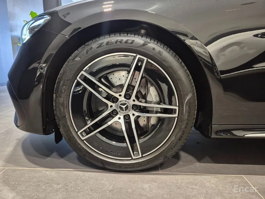 Mercedes-Benz E-Class 2024 E300 4MATIC AMG Line