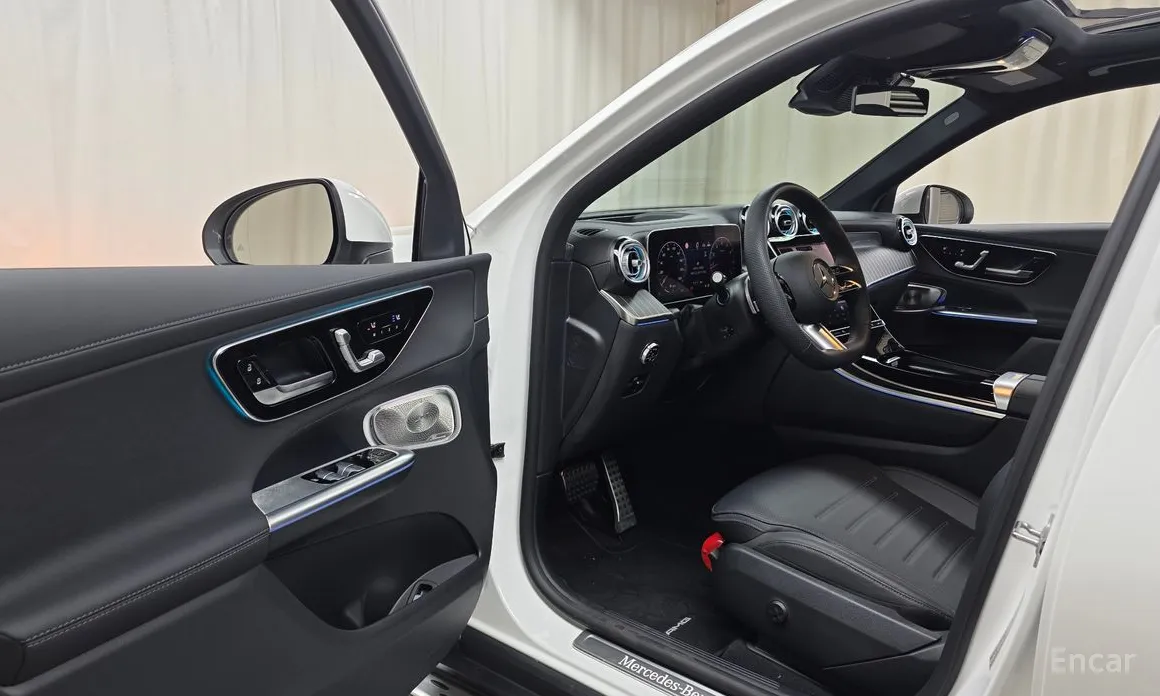 Mercedes-Benz GLC-Class 2023 GLC300 4MATIC AMG Line