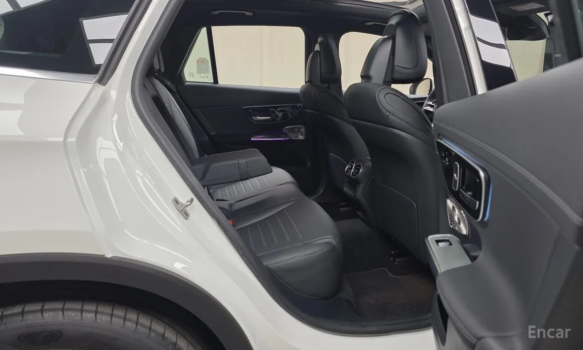 Mercedes-Benz GLC-Class 2023 GLC300 4MATIC AMG Line