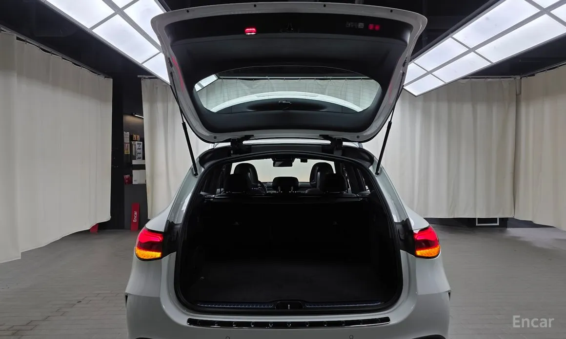 Mercedes-Benz GLC-Class 2023 GLC300 4MATIC AMG Line