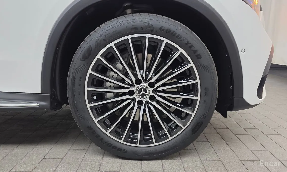 Mercedes-Benz GLC-Class 2023 GLC300 4MATIC AMG Line