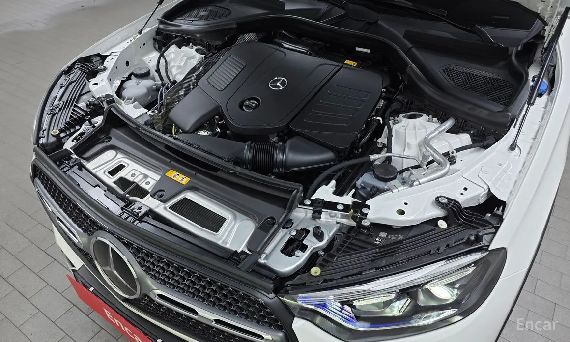 Mercedes-Benz GLC-Class 2023 GLC300 4MATIC AMG Line