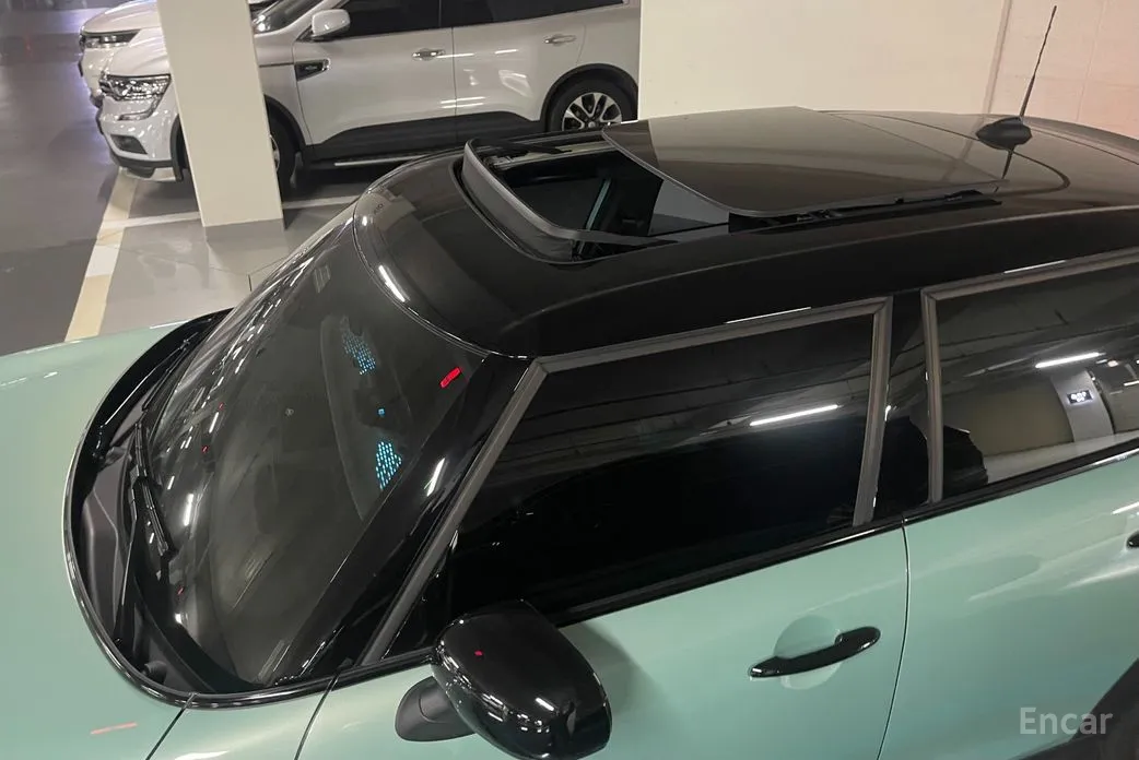 Mini Cooper 2024 5 Door Favoured