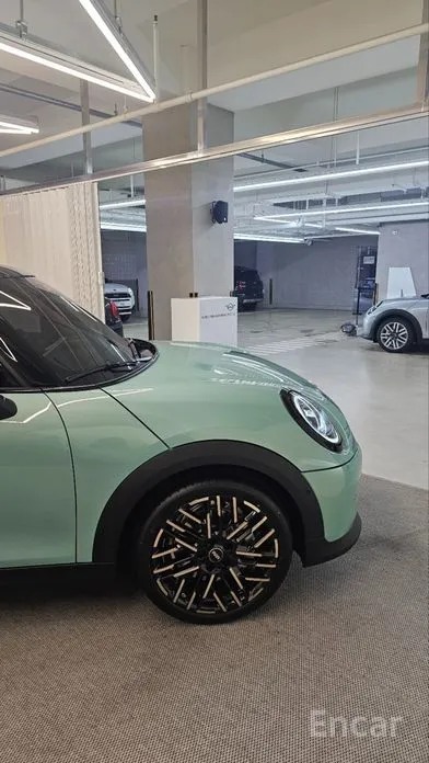 Mini Cooper 2024 5 Door Favoured