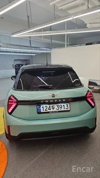 Mini Cooper 2024 5 Door Favoured