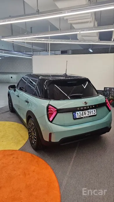 Mini Cooper 2024 5 Door Favoured