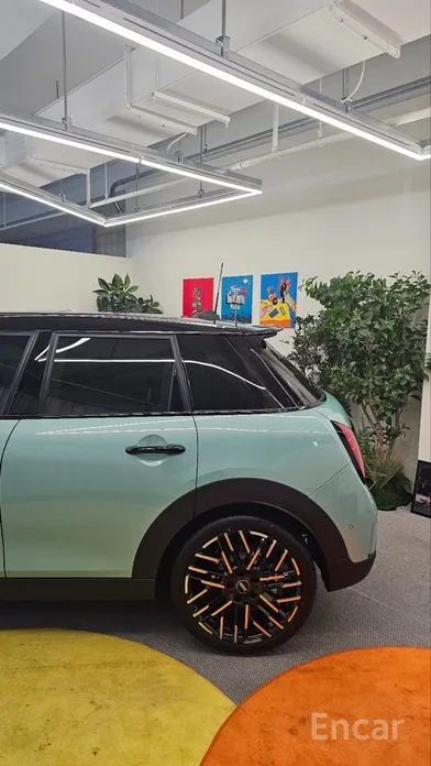 Mini Cooper 2024 5 Door Favoured