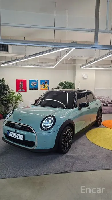 Mini Cooper 2024 5 Door Favoured