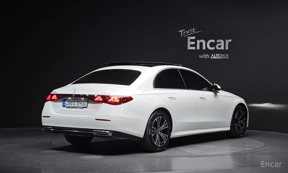 Mercedes-Benz E-Class 2024 E200 Avantgarde
