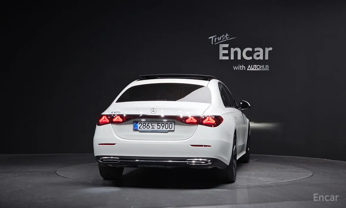 Mercedes-Benz E-Class 2024 E200 Avantgarde