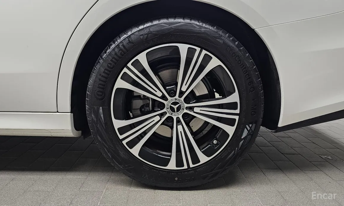 Mercedes-Benz E-Class 2024 E200 Avantgarde