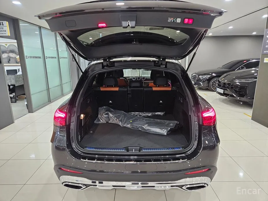 Mercedes-Benz GLC-Class 2023 GLC300 4MATIC AMG Line