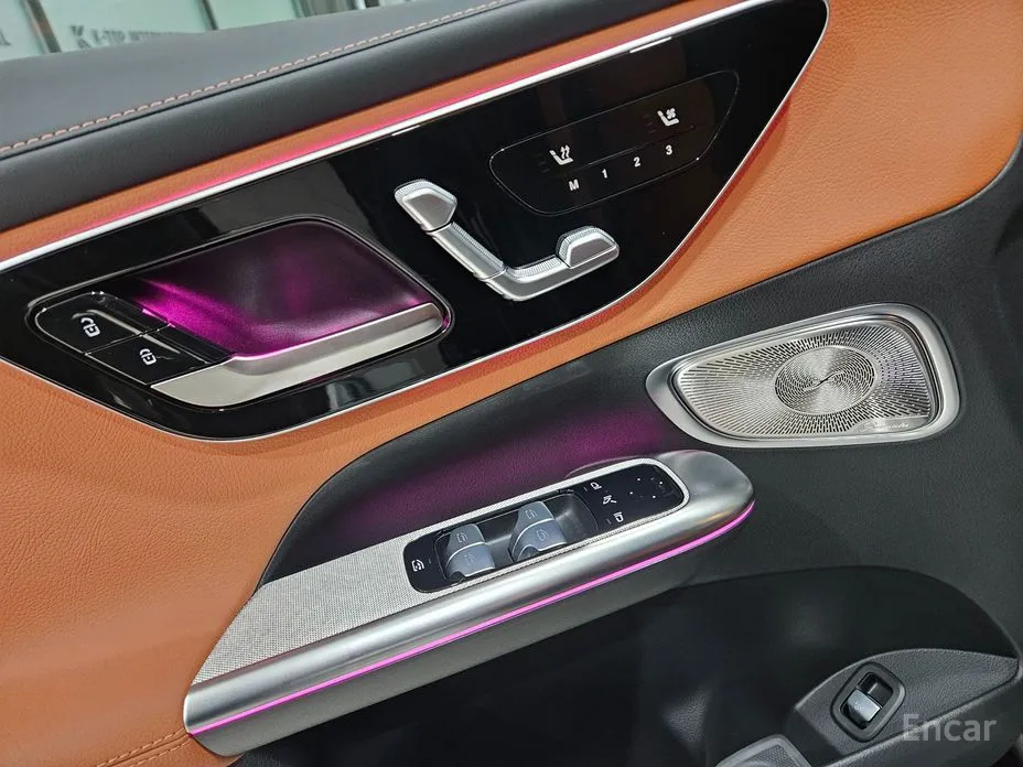 Mercedes-Benz GLC-Class 2023 GLC300 4MATIC AMG Line