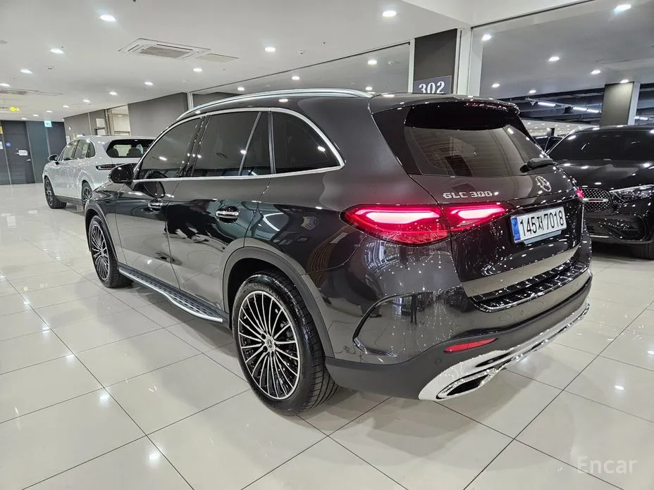 Mercedes-Benz GLC-Class 2023 GLC300 4MATIC AMG Line