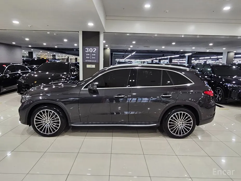 Mercedes-Benz GLC-Class 2023 GLC300 4MATIC AMG Line