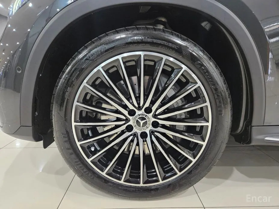 Mercedes-Benz GLC-Class 2023 GLC300 4MATIC AMG Line