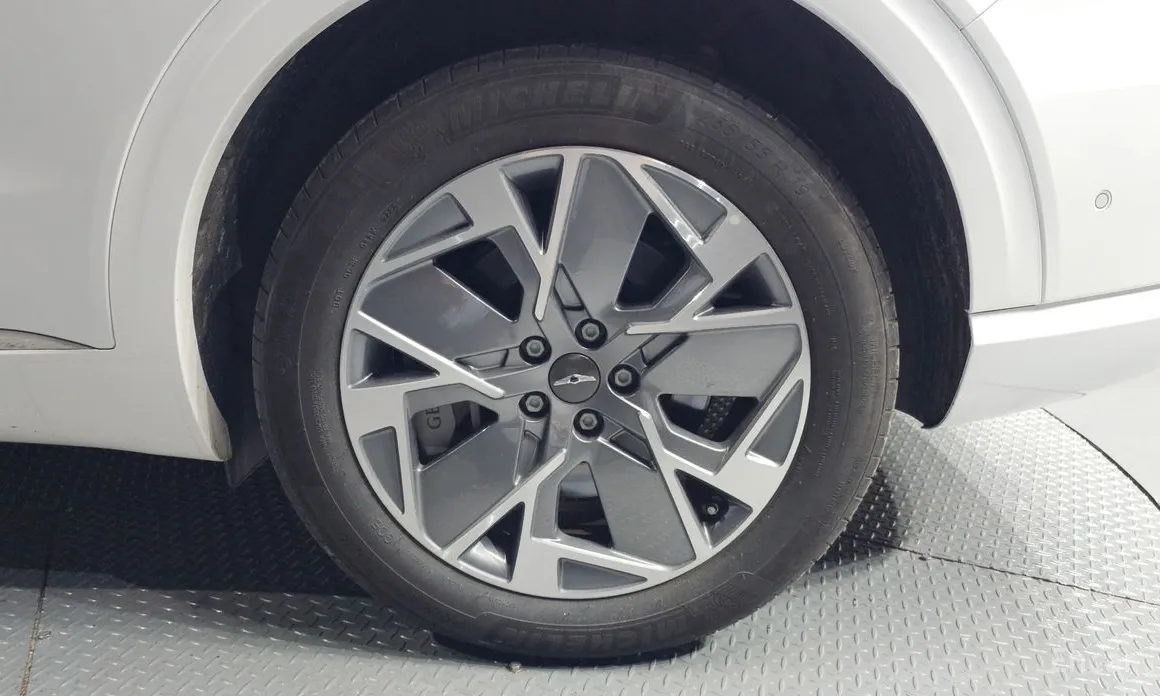 Genesis GV70 2022 e-AWD