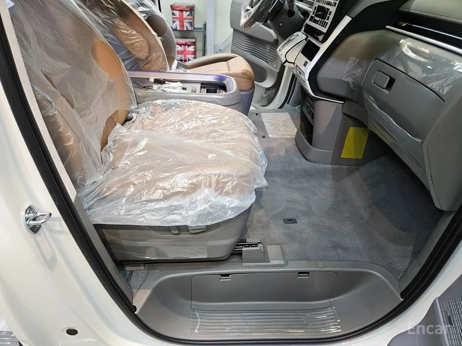 Hyundai Staria 2021 4WD Lounge 7-Seater