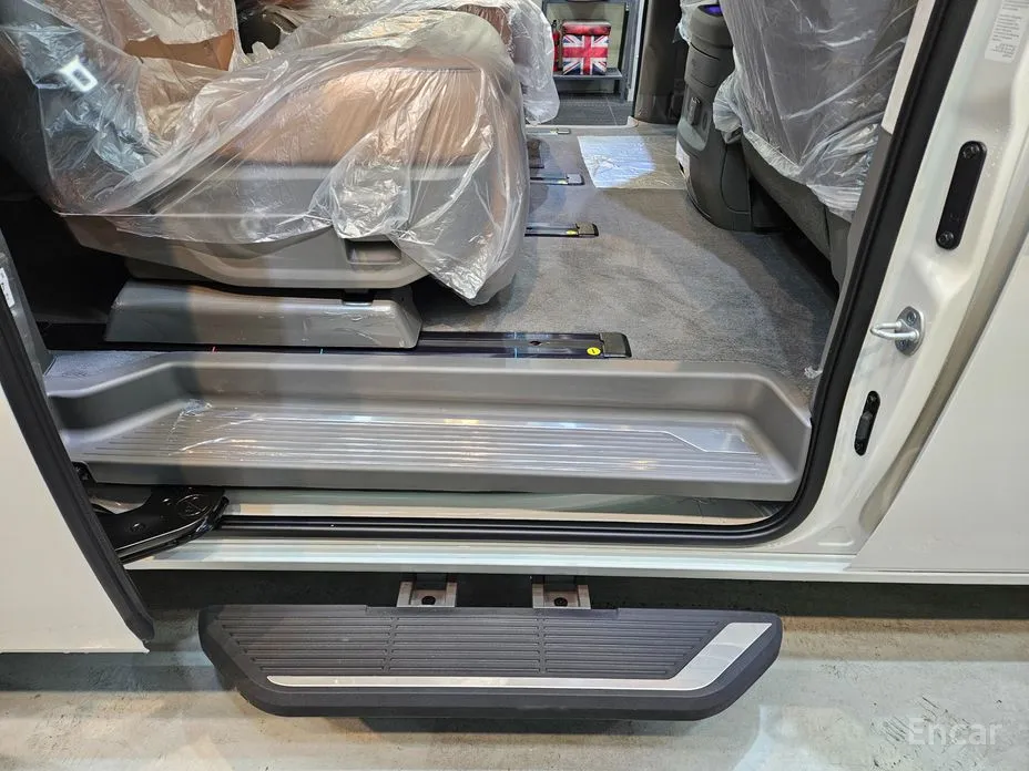 Hyundai Staria 2021 4WD Lounge 7-Seater