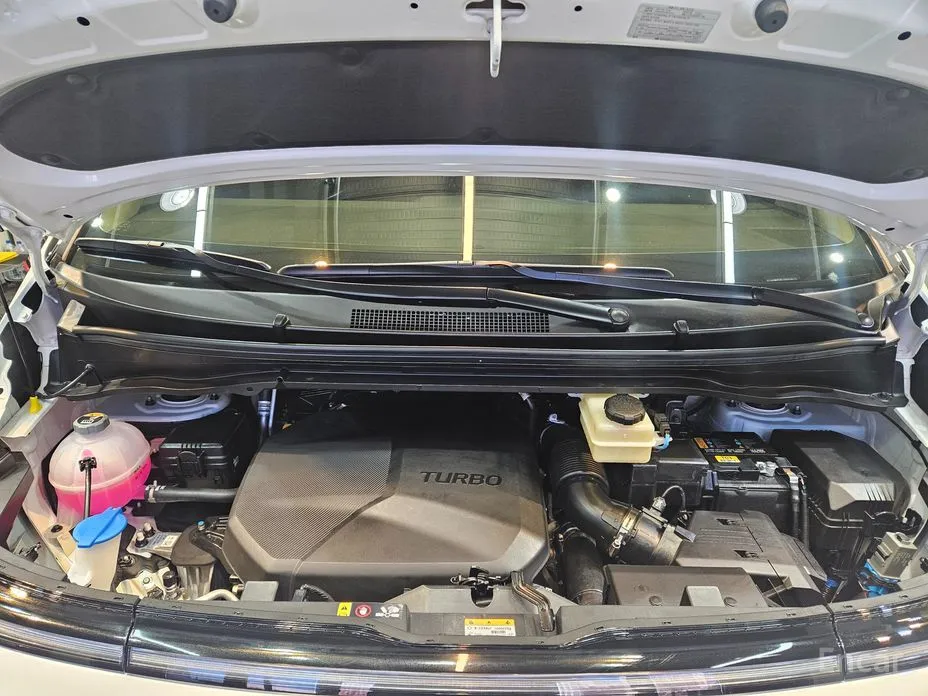 Hyundai Staria 2021 4WD Lounge 7-Seater