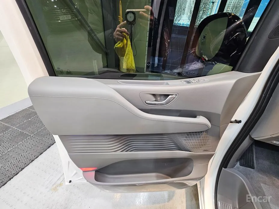 Hyundai Staria 2021 4WD Lounge 7-Seater