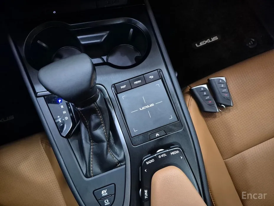 Lexus UX 2019 2.0 AWD