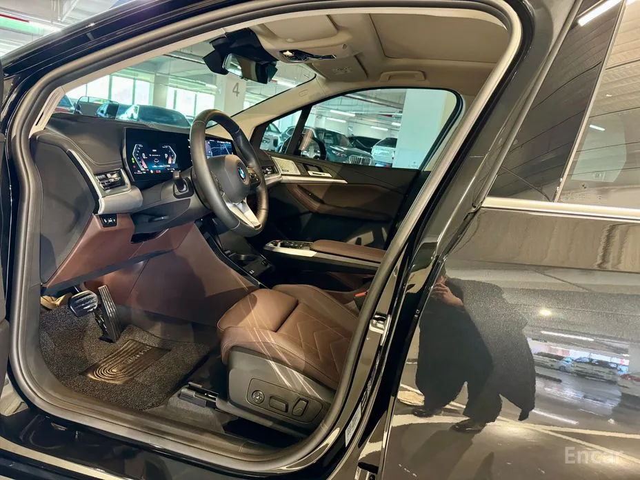 BMW 2 Series 2022 220i M Sport Design