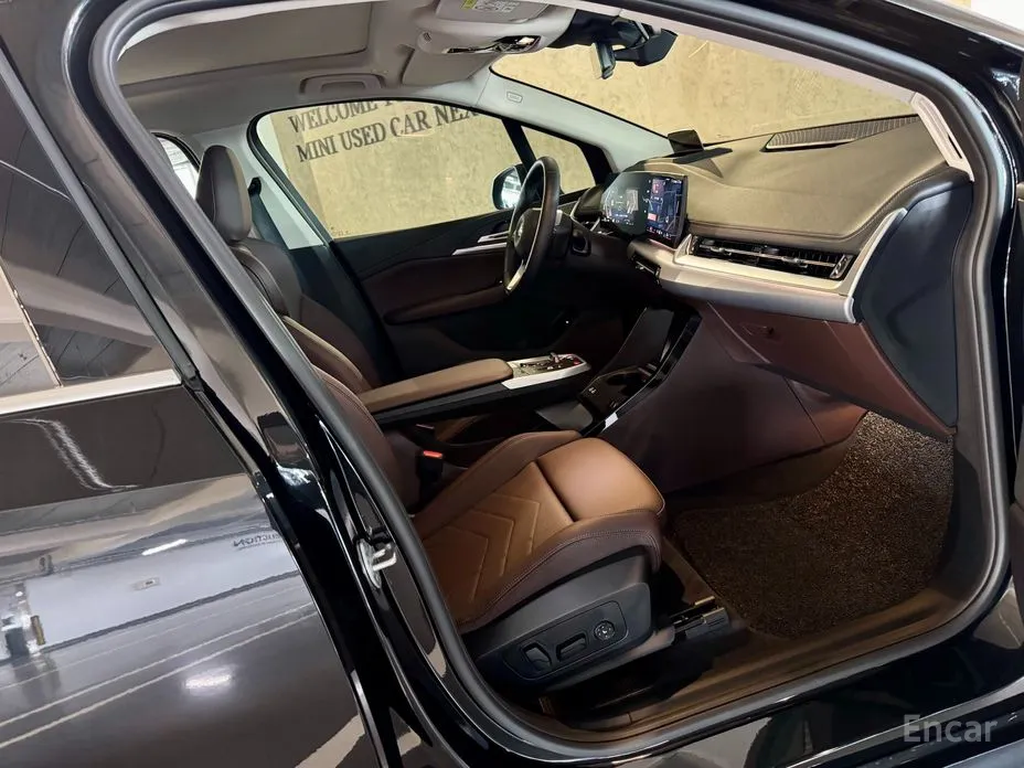 BMW 2 Series 2022 220i M Sport Design