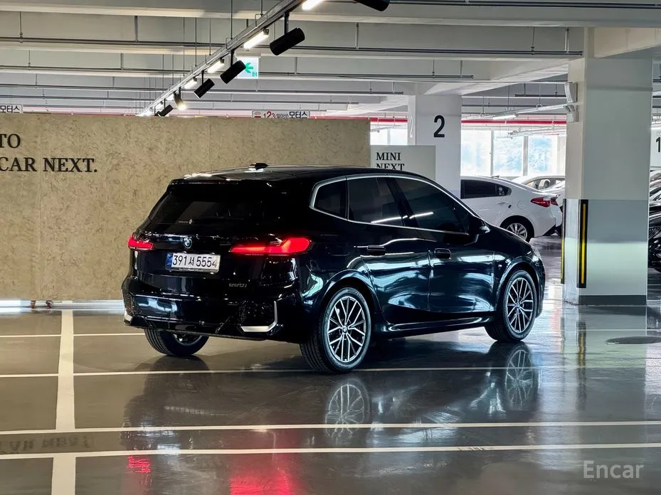 BMW 2 Series 2022 220i M Sport Design