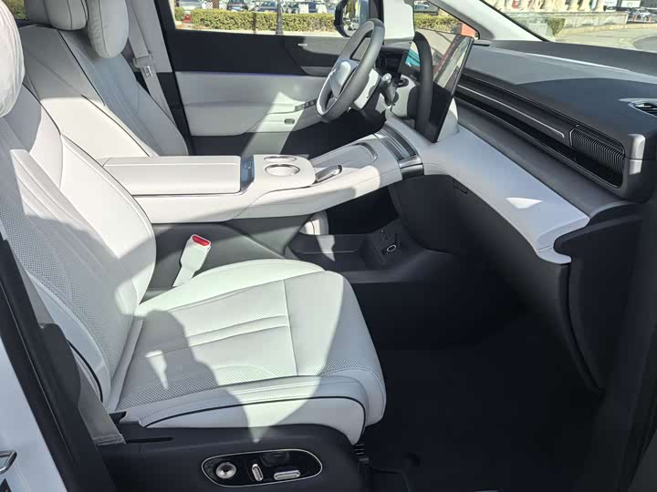 XPeng X9 2025 2025款 纯电 650长续航 Max