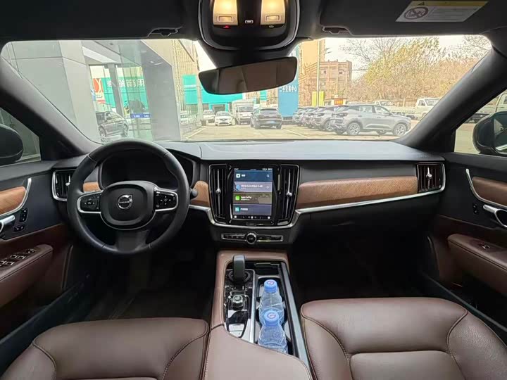 Volvo S90 2025 2025款 B5 智逸豪华版