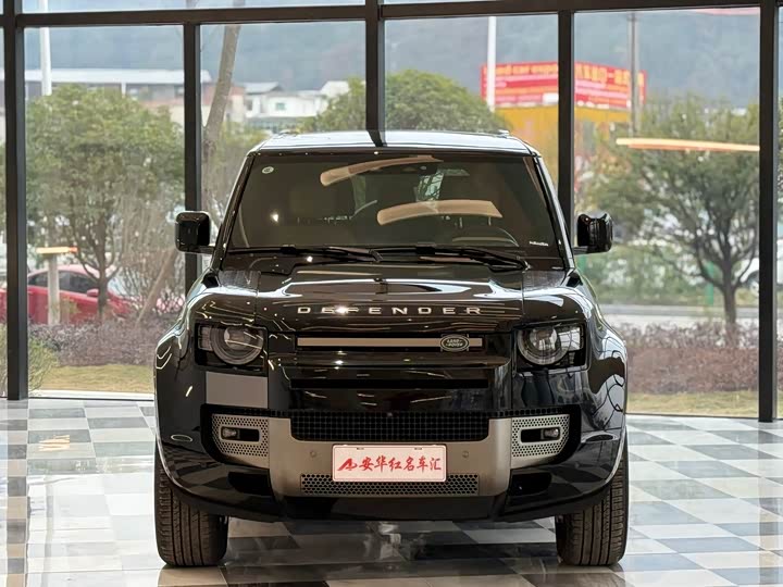 Land Rover Defender 2025 2025款 130 3.0T P400 七座奢享版