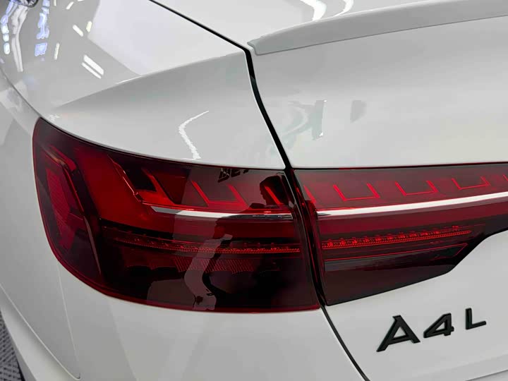 Audi A4L 2025 2025款 200万辆悦享版 40 TFSI 豪华动感型 B&O 星夜版