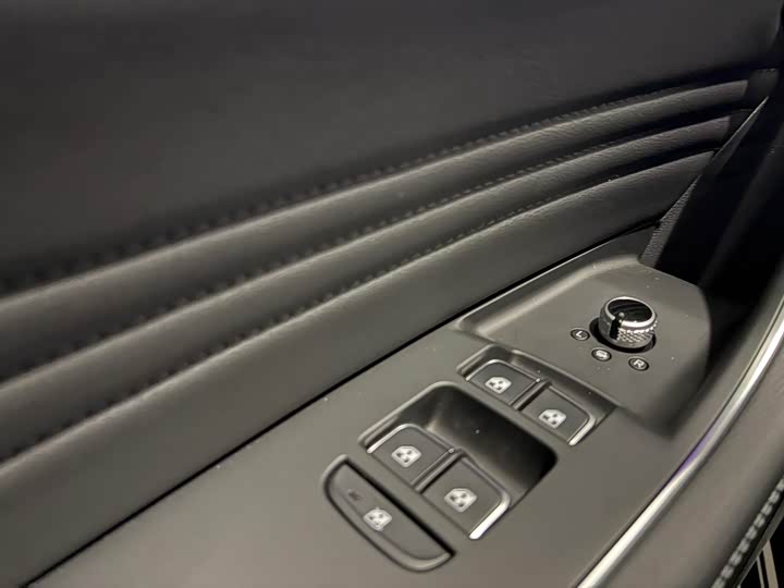 Hongqi HS5 2025 2025款 2.0T 两驱旗享Pro版