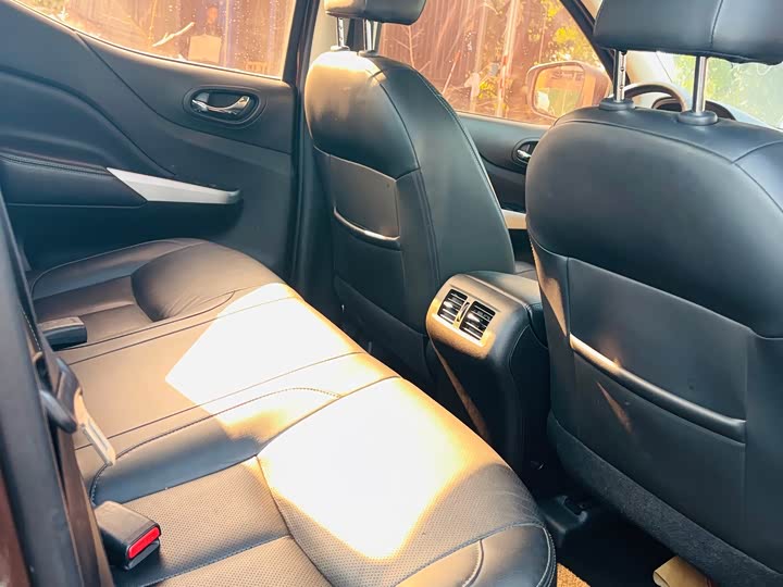 Nissan Navara 2021 2021款 2.5L 自动四驱智尊型QR25