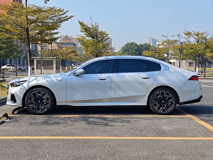 BMW 5 Series 2025 2025款 530Li 尊享型 M运动套装