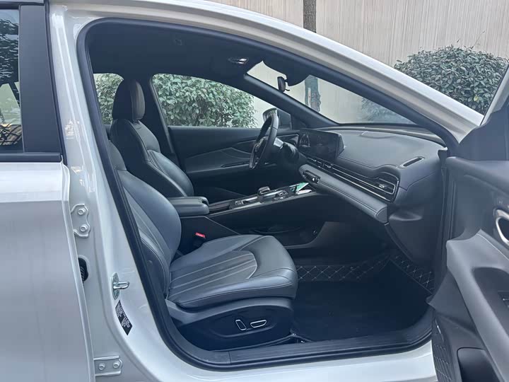 GAC Trumpchi Empow R 2024 2024款 270T DCT 影豹R-Style版