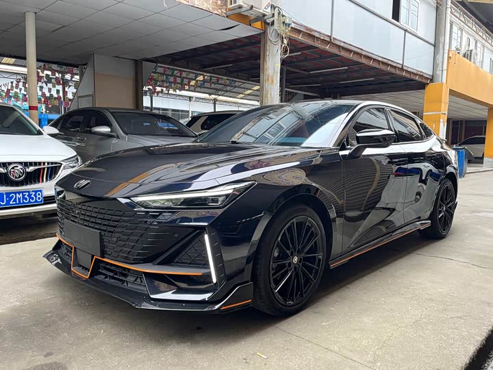 Changan UNI-V 2024 2024款 1.5T 尊贵运动型