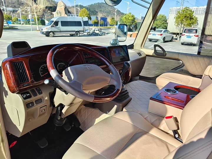 Toyota Coaster 2019 2019款 4.0L豪华车GRB53L-ZEMNK 23座无扶手9GR