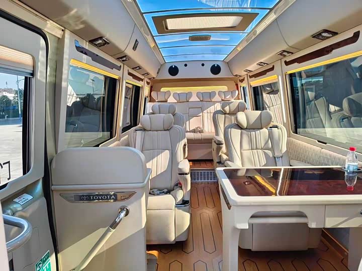 Toyota Coaster 2019 2019款 4.0L豪华车GRB53L-ZEMNK 23座无扶手9GR