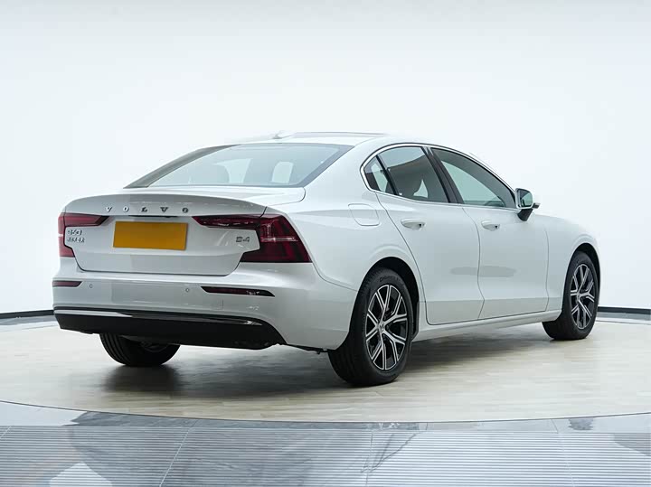 Volvo S60 2026 2026款 B4 智逸豪华版