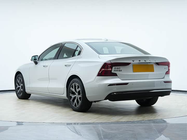 Volvo S60 2026 2026款 B4 智逸豪华版