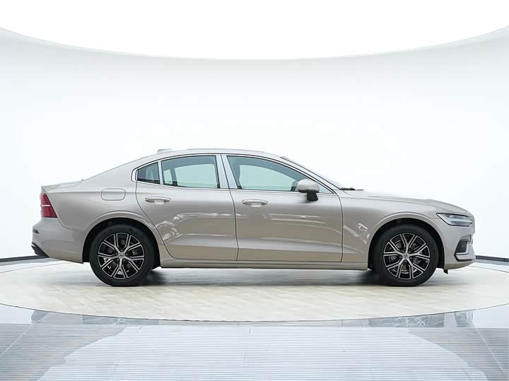 Volvo S60 2026 2026款 B4 智逸豪华版