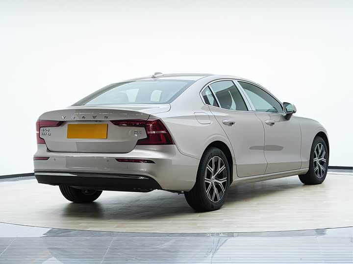 Volvo S60 2026 2026款 B4 智逸豪华版