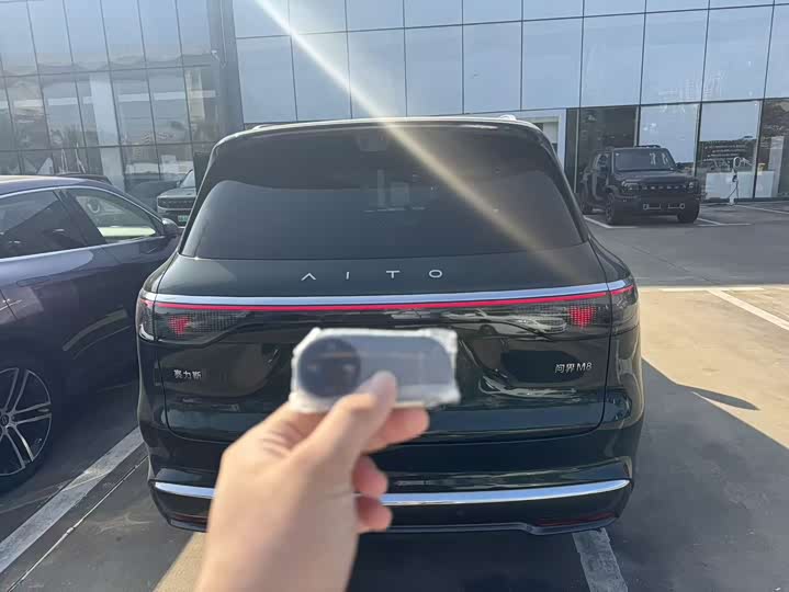 Aito M8 2025 2025款 增程 Ultra版 53.4kWh 6座版