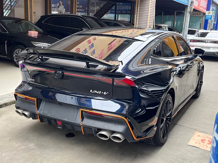 Changan UNI-V 2024 2024款 1.5T 尊贵运动型