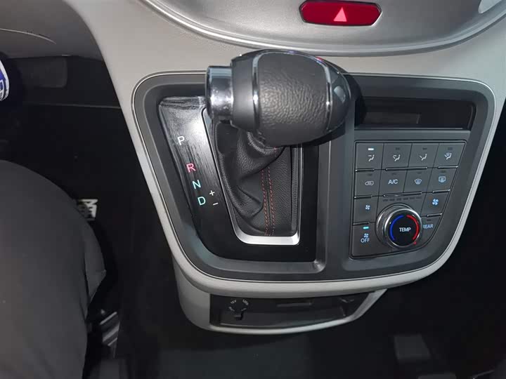 JAC Refine M4 2022 2022款 2.0TGDI 自动商旅版