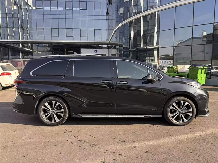 Toyota Granvia 2024 2024款 2.5L混动 尊爵ULTRA版