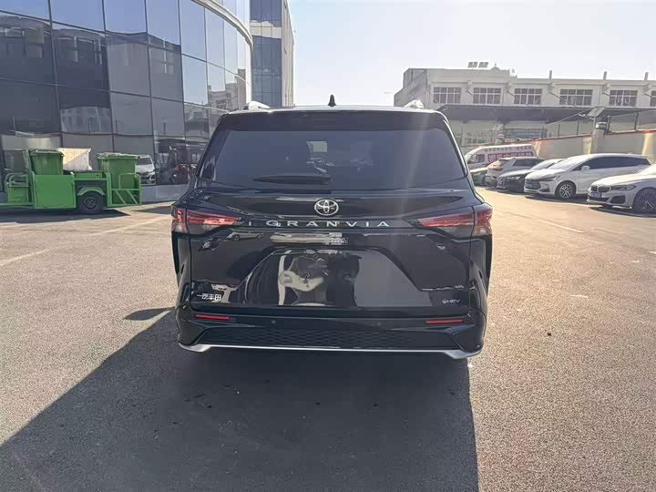 Toyota Granvia 2024 2024款 2.5L混动 尊爵ULTRA版