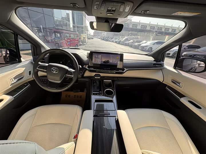 Toyota Granvia 2024 2024款 2.5L混动 尊爵ULTRA版